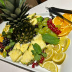 Fruchtschale-Annanas-Trauben